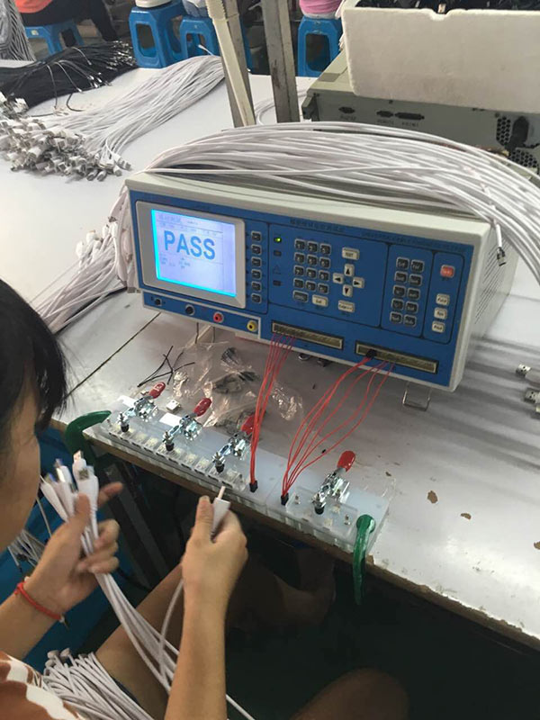 宏浩達(dá)數(shù)據(jù)線廠家成品數(shù)據(jù)線測(cè)試機(jī)