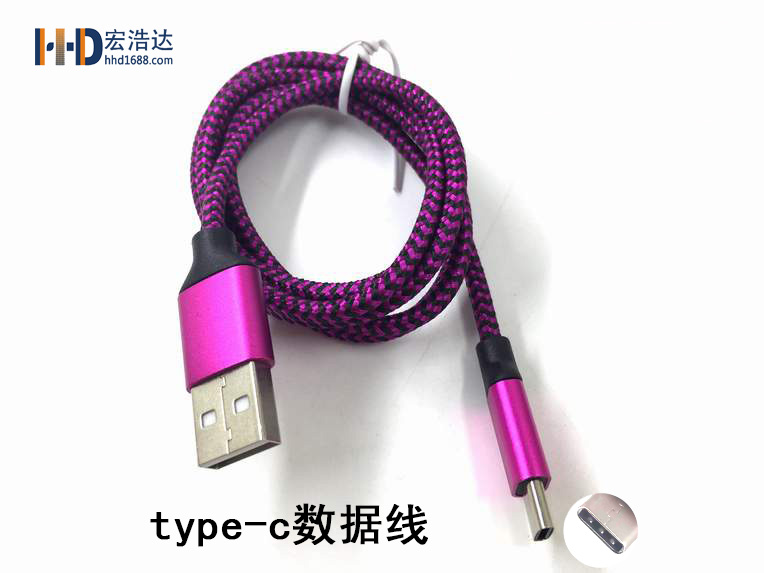 數(shù)據(jù)線是4芯的，具有充電和傳輸數(shù)據(jù)的功能